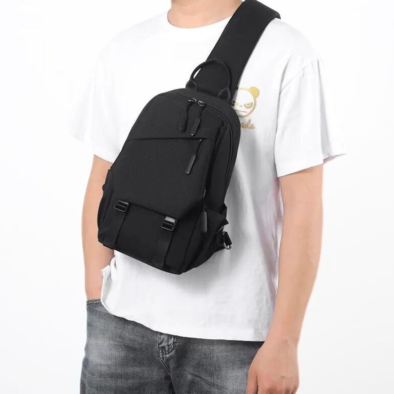 Sac de Poitrine pour homme porté par un mannequin