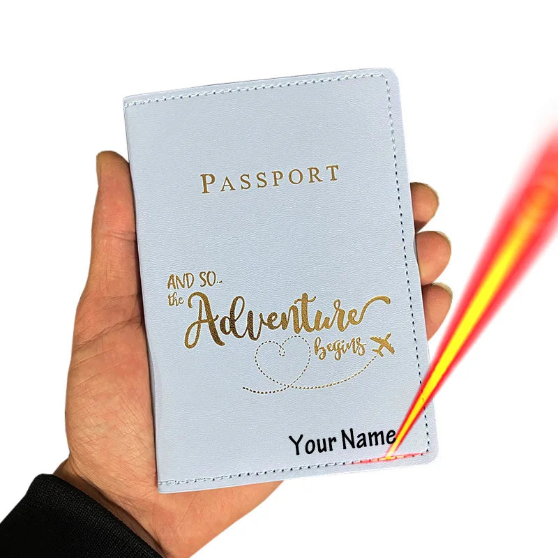 pochette passeport personnalisé avec le nom coloris blanc vue de face
