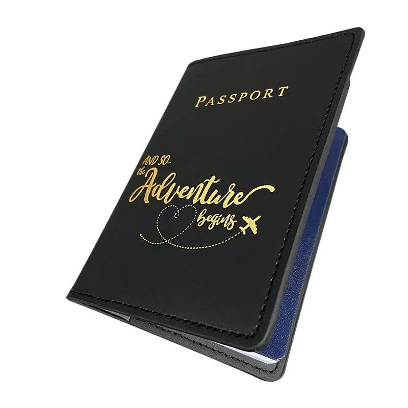 pochette passeport personnalisé avec le nom coloris noir vue de profil