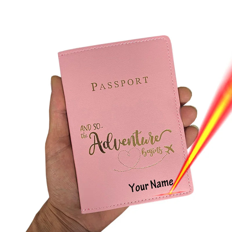 pochette passeport personnalisé avec le nom coloris rose vue de face