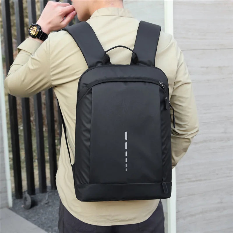 sac à dos simple porté par un mannequin