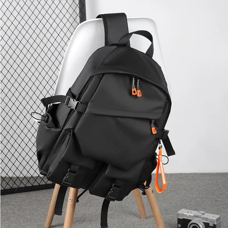Sac à Dos Urbain posé sur une chaise