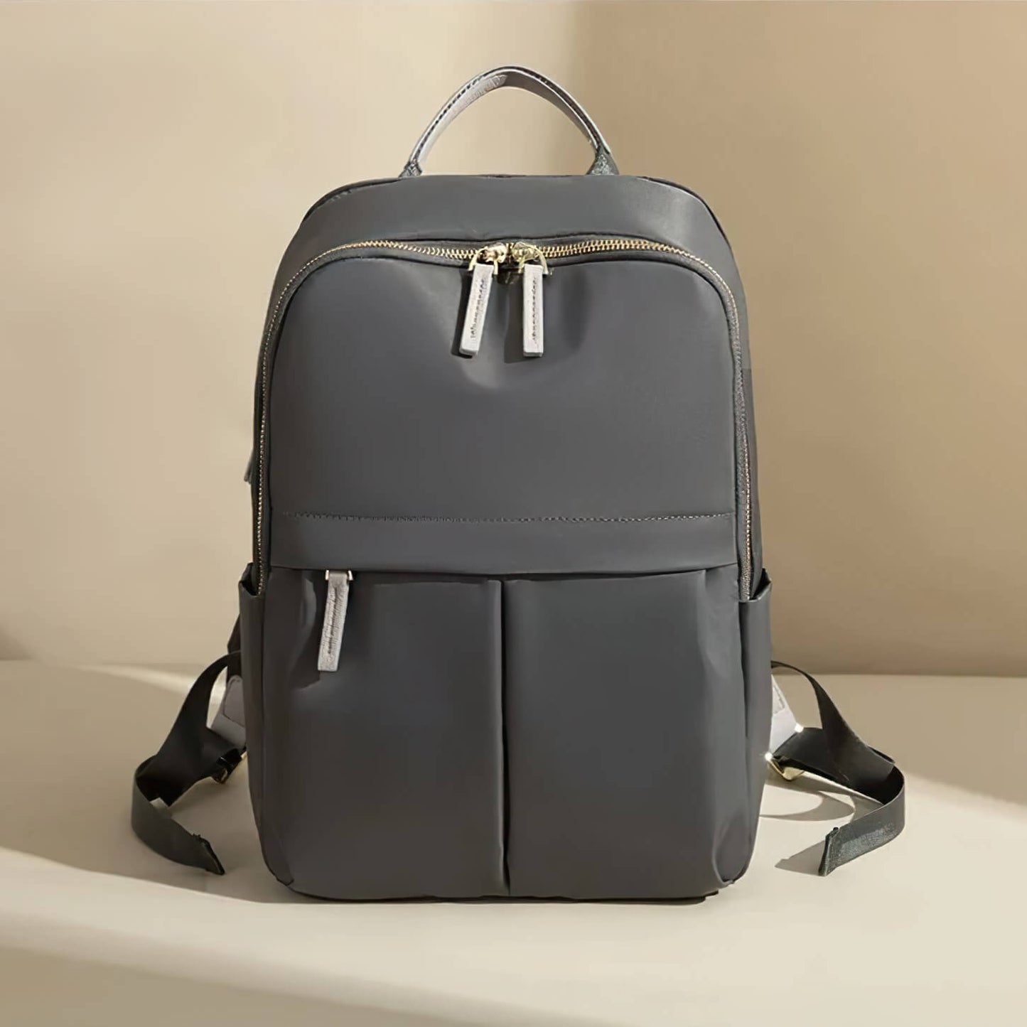 sac à dos de ville pour femme léger couleur gris foncé vue de face