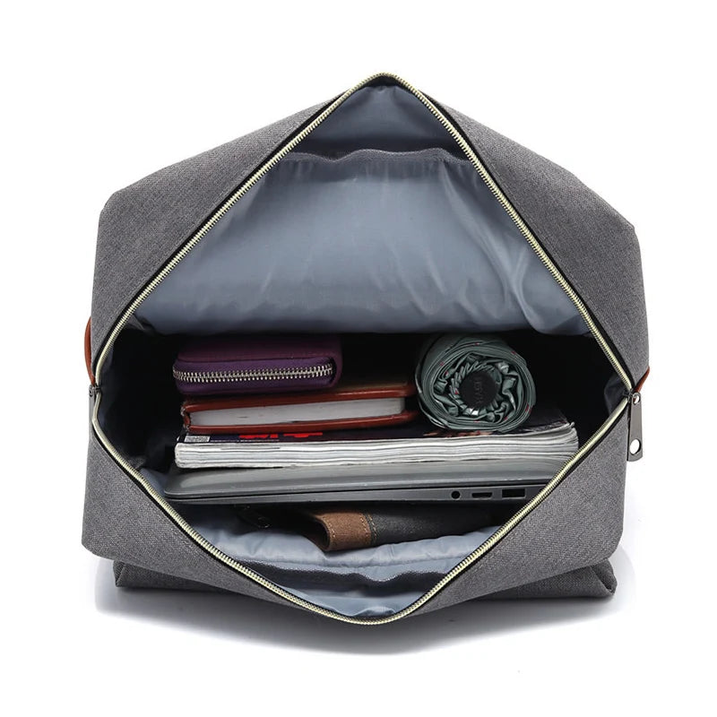 sac pour le travail pour homme chic style vintage vue de l'intérieur rempli gris clair