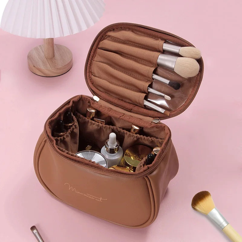 Trousse de Toilette Maquillage remplie avec des pinceaux de maquillage