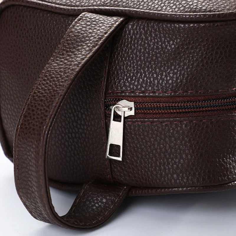 trousse de toilette homme personnalisée marron vue des fermetures résistantes