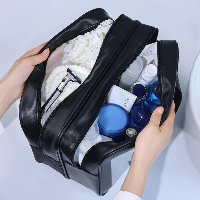 vue d'intérieur remplie de la trousse de toilette double compartiment