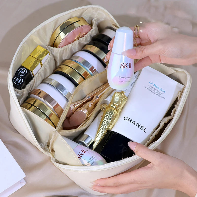 trousse de toilette grande capacité beige ouverte vue de dessus