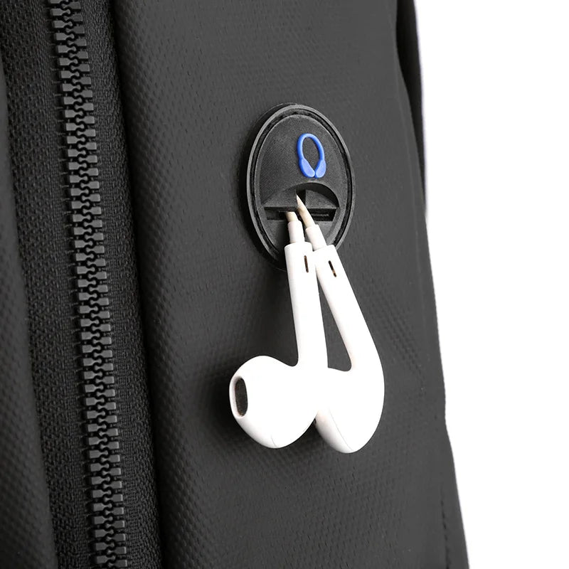 vue sur la poche pour les écouteurs du sac à dos homme travail imperméable