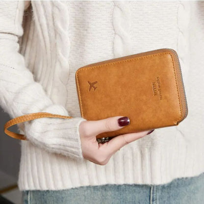 Portefeuille RFID Sécurisé pour Espèces et Cartes porter à la main par une mannequin