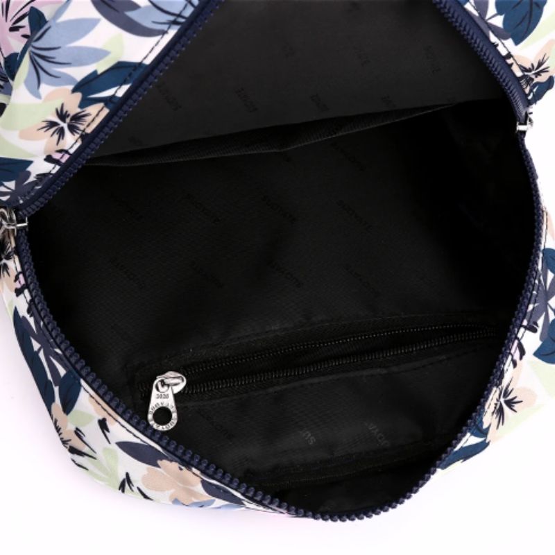 sac à dos en tissus femme vue d'intérieur vide