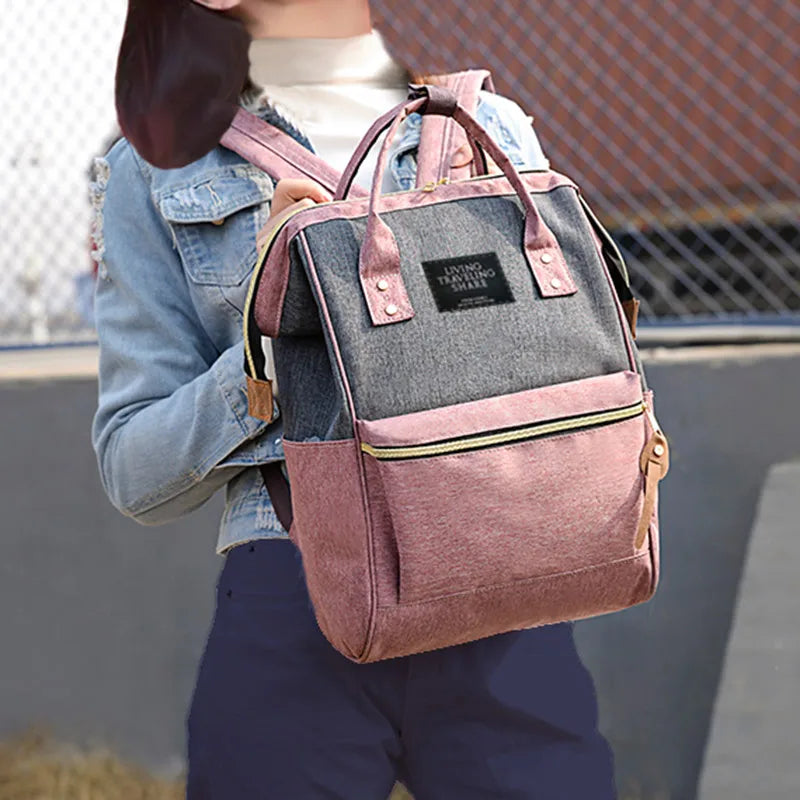 sac à dos femme pour la ville porter par une mannequin