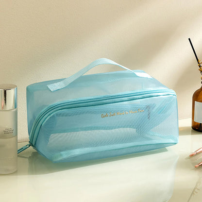trousse de toilette ouverture grand angle couleur bleu ciel