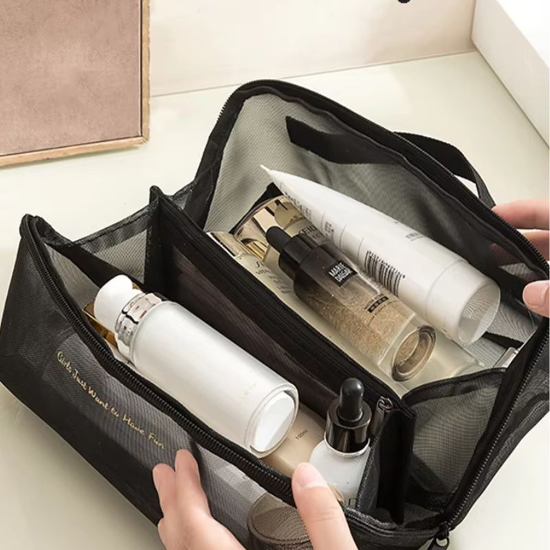 trousse de toilette ouverture grand angle vue d'intérieur