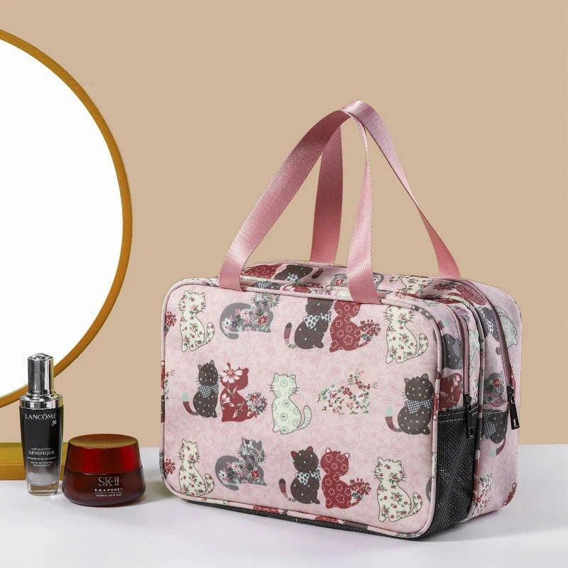 trousse de toilette femme originale coloris rose avec motifs de chats