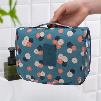 trousse de toilette pour fille ado vue de face design fleurs