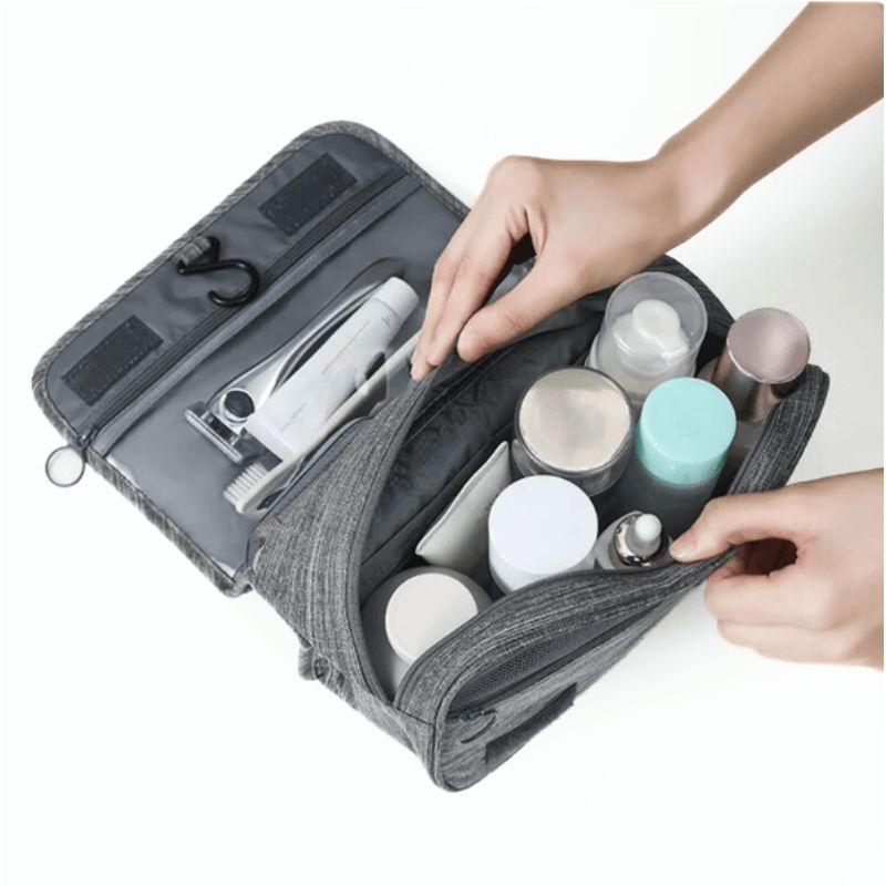 vue d'intérieur trousse de toilette à suspendre homme